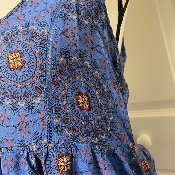 Forever 21 blue & white lace maxi sleevele… - Picture 3 of 11